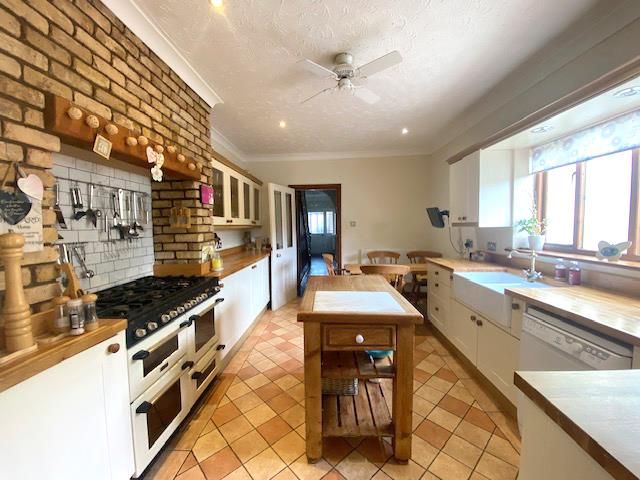 Property photo 2 of 37