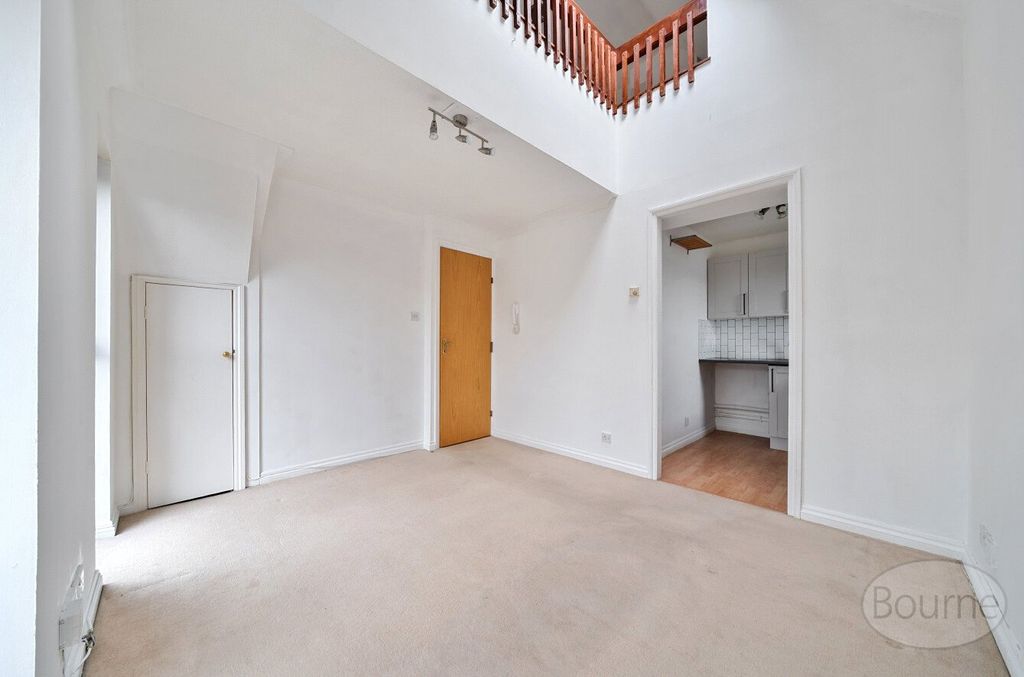 Property photo 2 of 18 Picture No. 16