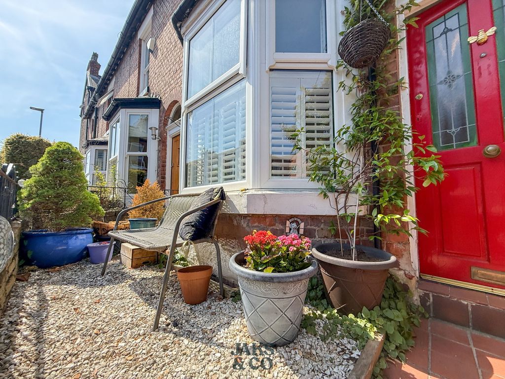 Property photo 2 of 37