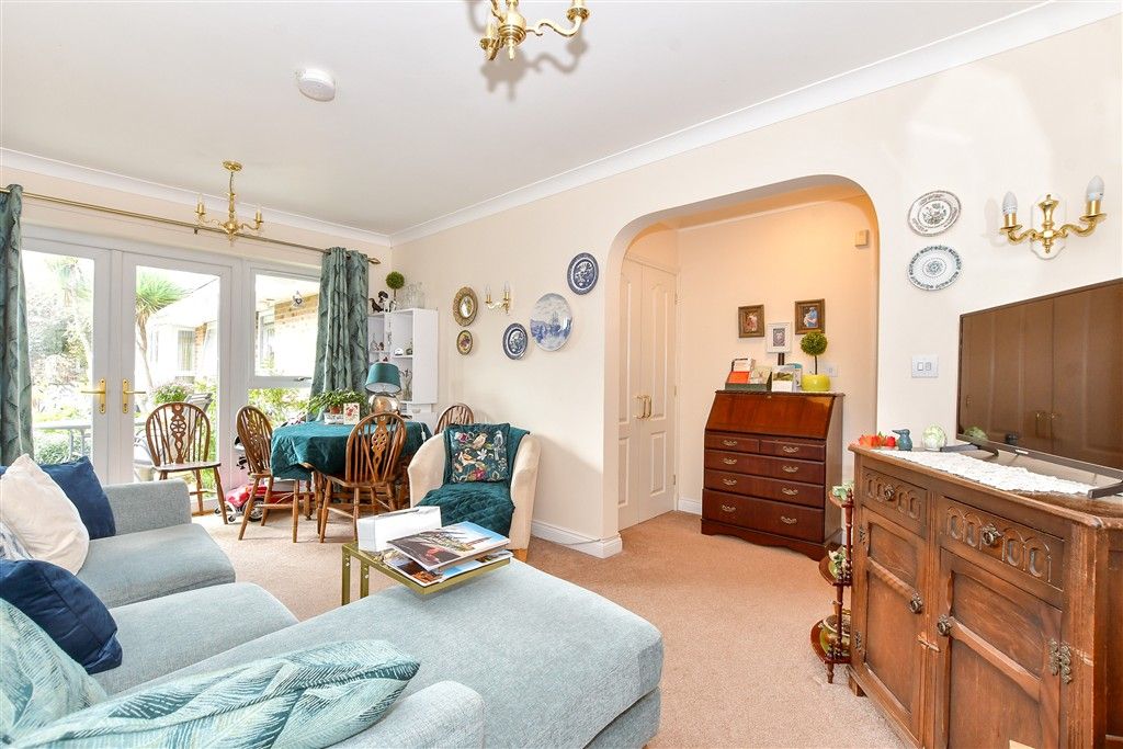 Property photo 3 of 8 Lounge/Diner