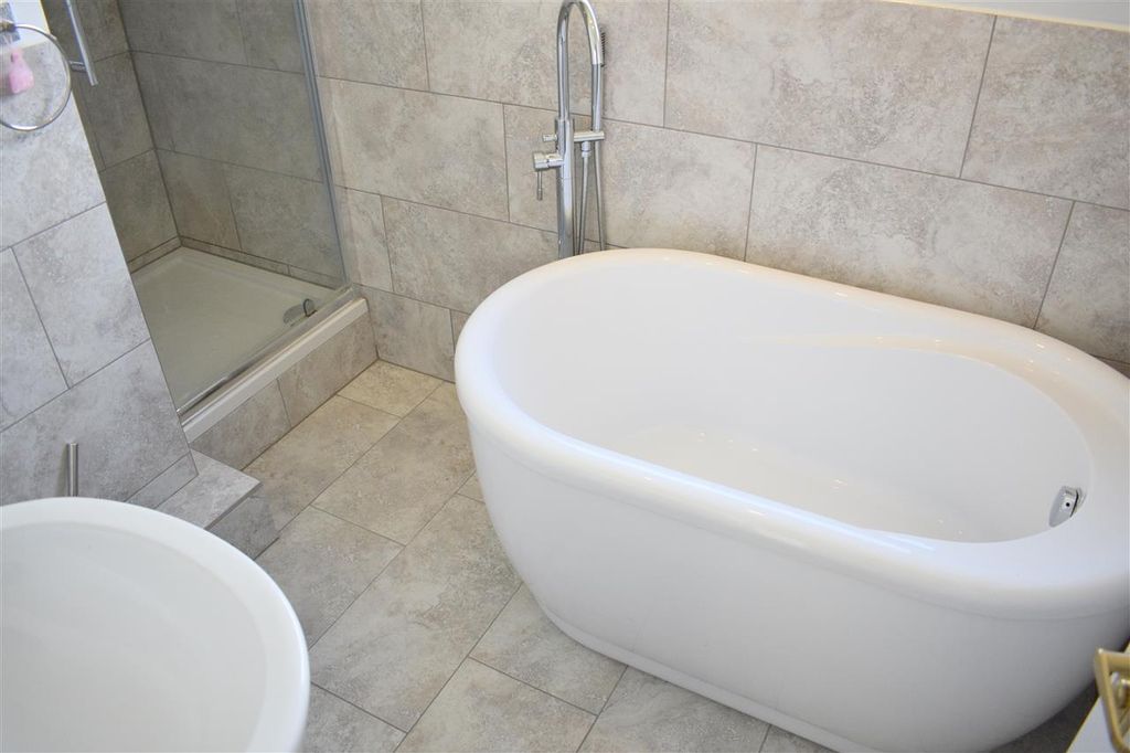 Property photo 2 of 15 Bathroom