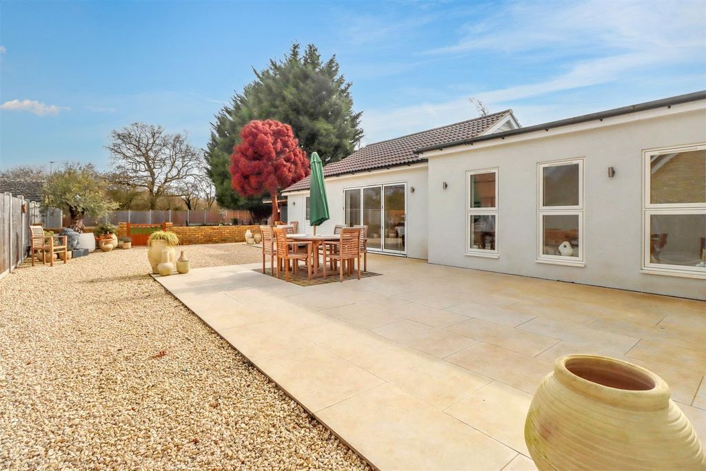 Property photo 3 of 27 Stoneleigh Outside.Jpg