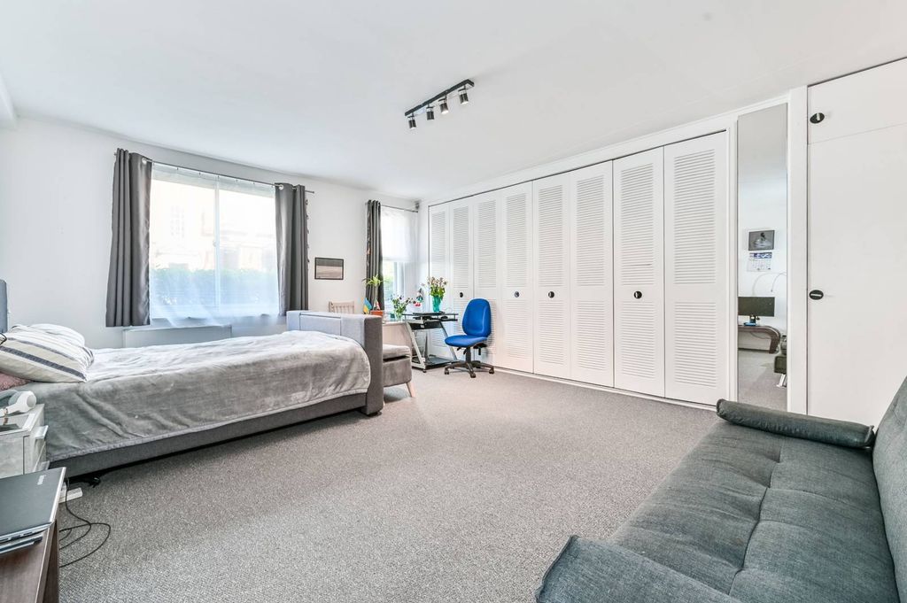 Property photo 1 of 4