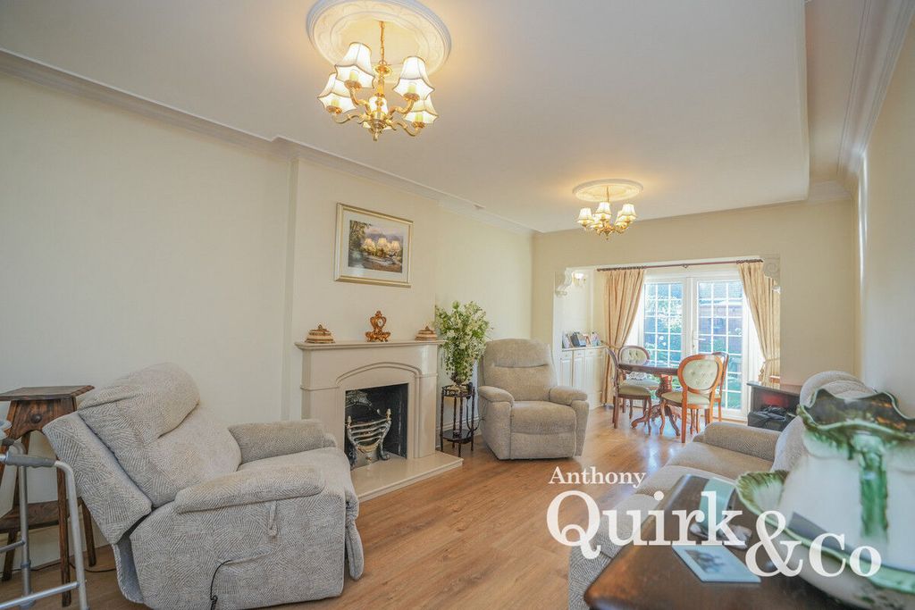 Property photo 2 of 11