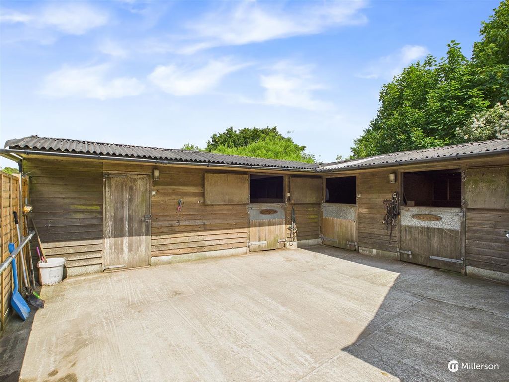 Property photo 3 of 42 Cam05092G0-Pr0070-Still008.Jpg