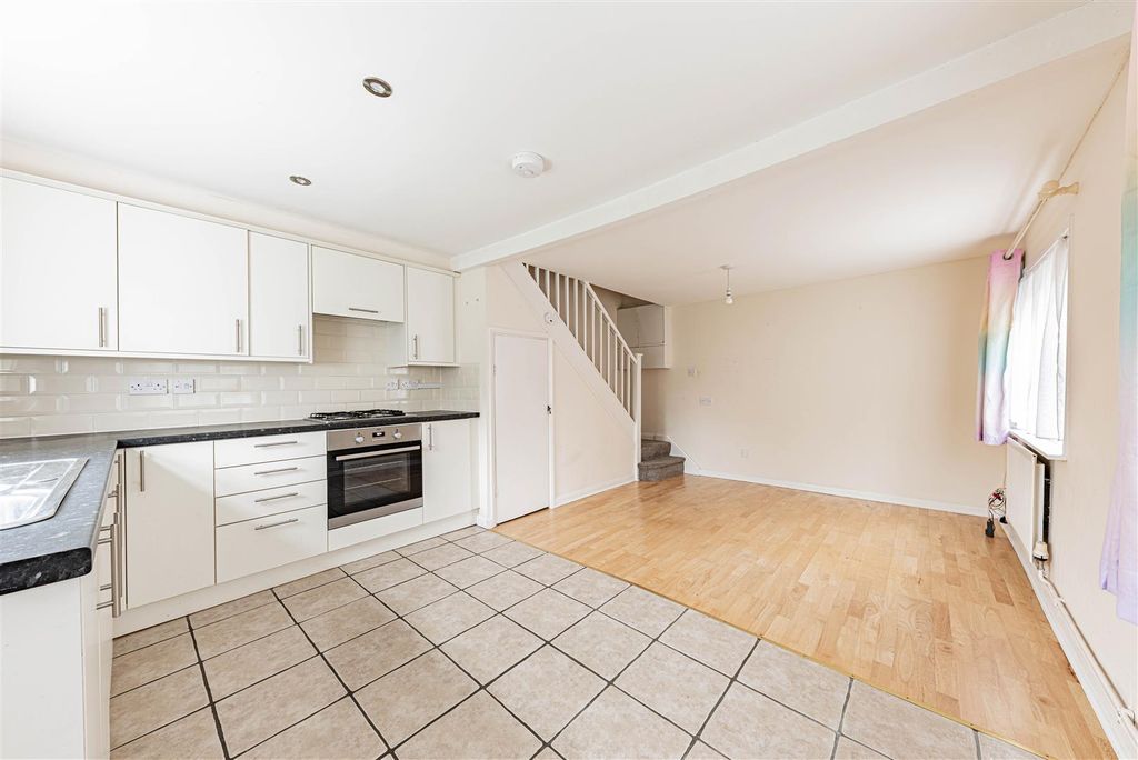 Property photo 2 of 10 L J Imaging-9.Jpg