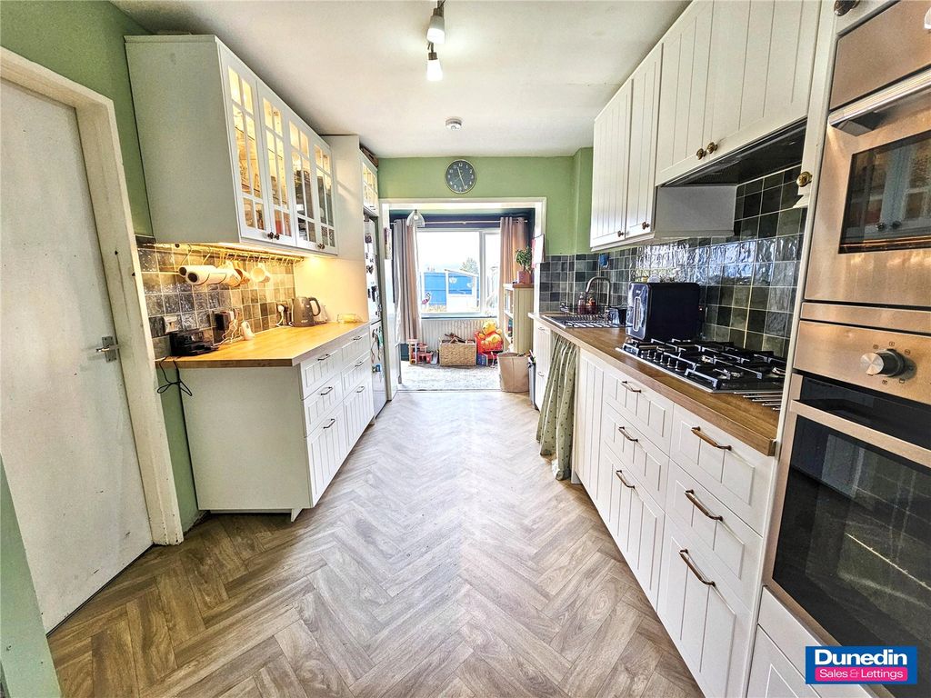 Property photo 3 of 22 Picture No. 06