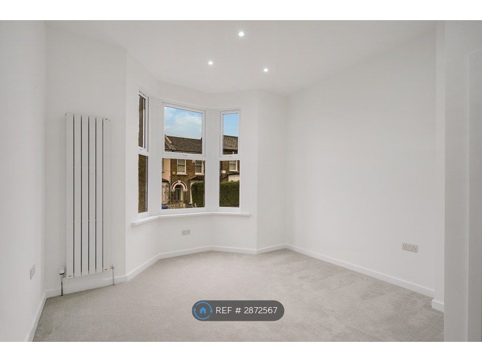 Property photo 2 of 7 Main Bedroom