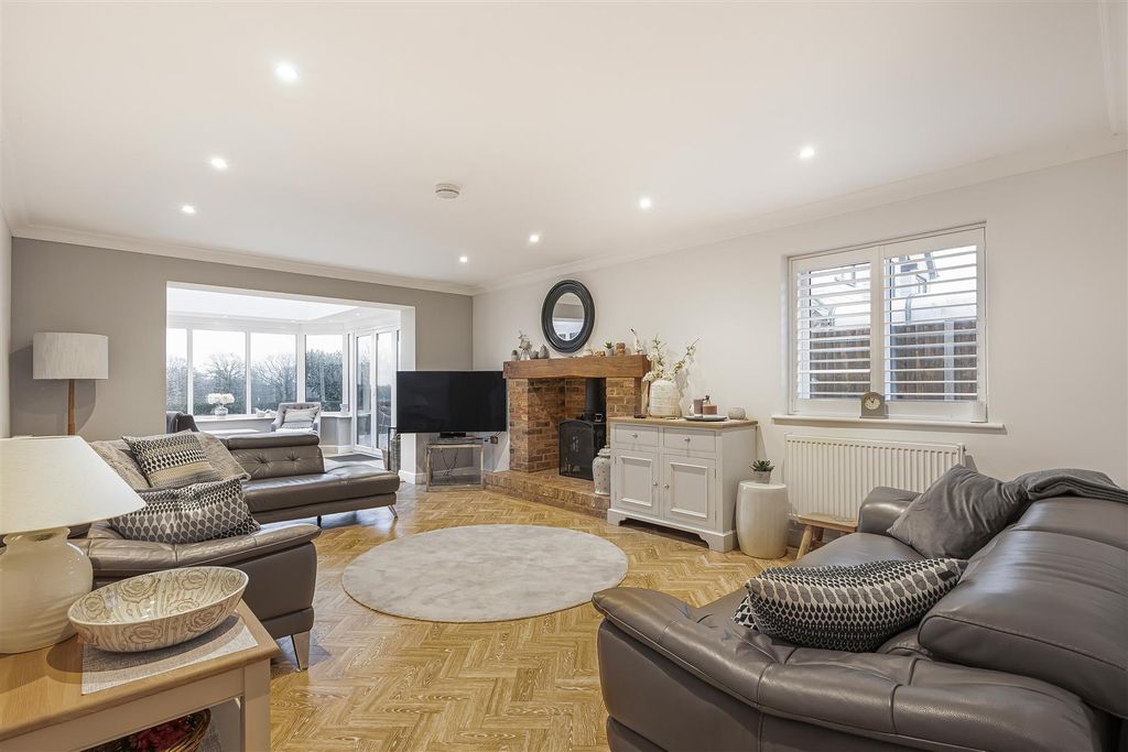 Property photo 3 of 25 Lounge