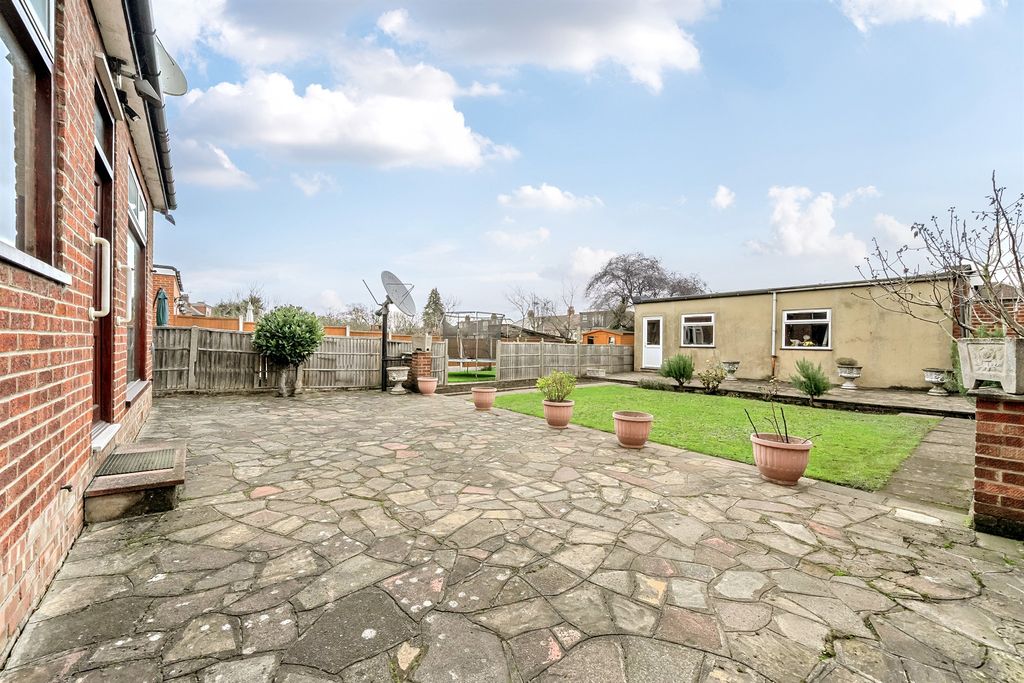 Property photo 2 of 20