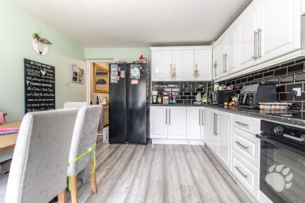 Property photo 2 of 18 Kitchen