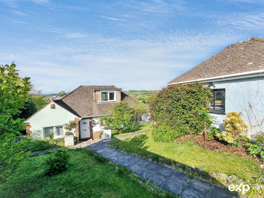 Property photo 2 of 32
