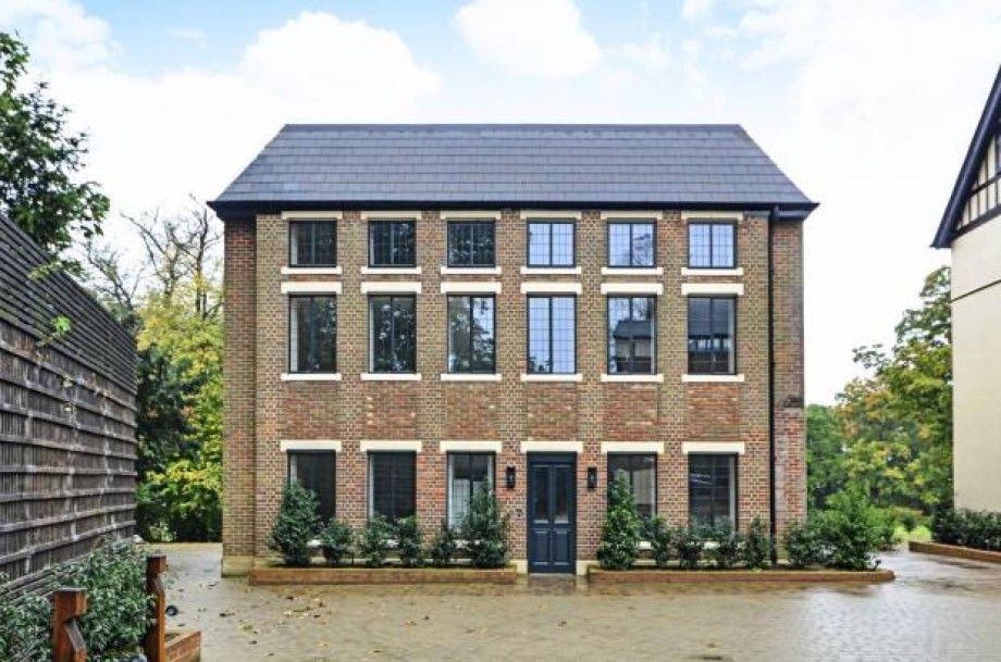 Property photo 3 of 12