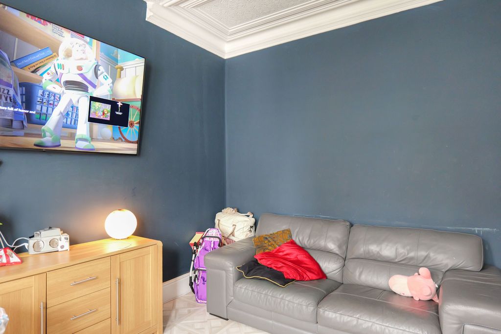 Property photo 3 of 32