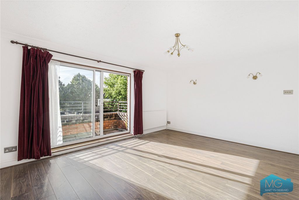 Property photo 2 of 20 Picture No. 28