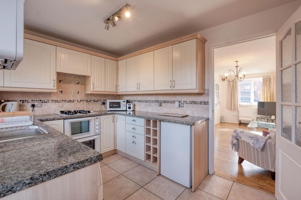 Property photo 3 of 13