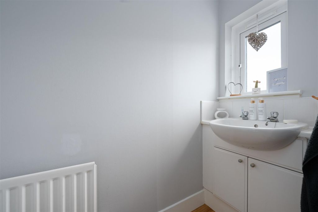 Property photo 3 of 26 16Dundonnellway004.Jpg