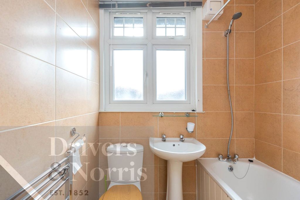 Property photo 3 of 9 Picture No. 25