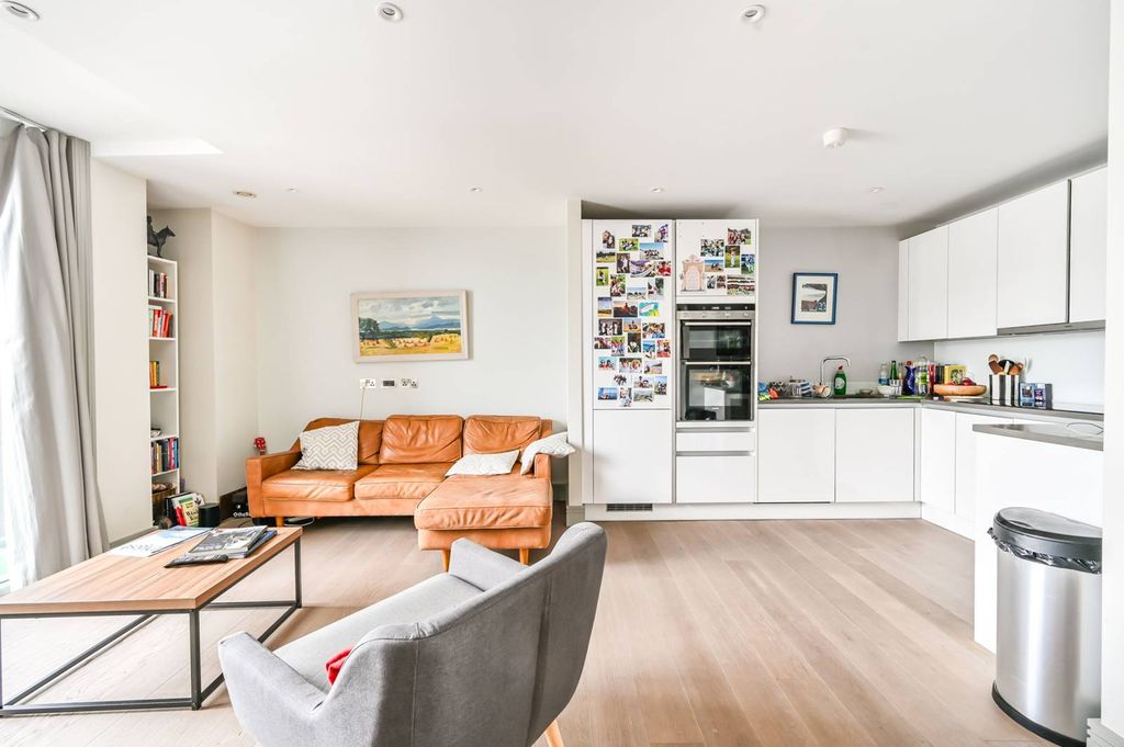 Property photo 3 of 14