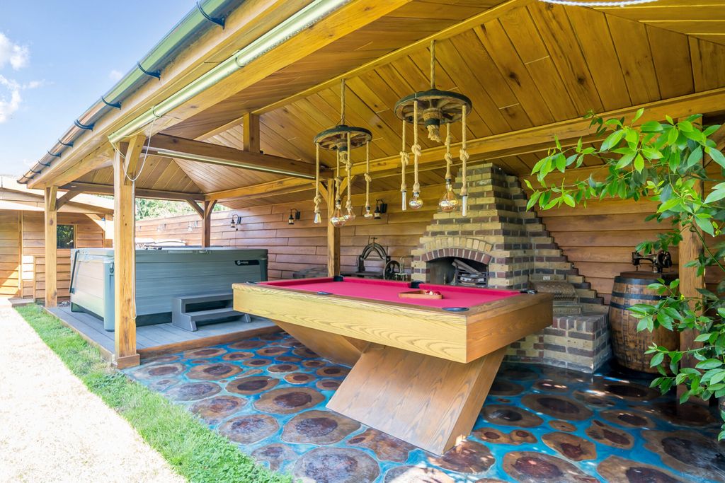 Property photo 3 of 22 Outbuilding