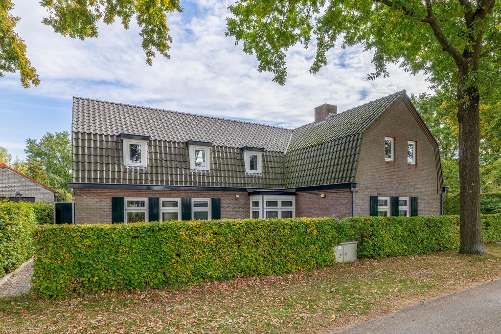 Property photo 2 of 89