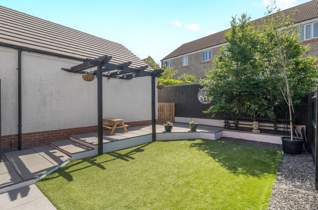 Property photo 2 of 19 Garden