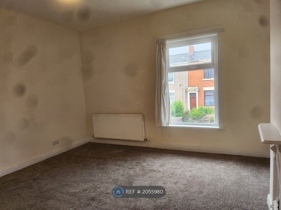 Property photo 2 of 6 Bedroom 1