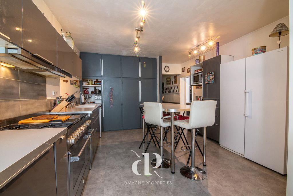 Property photo 3 of 28