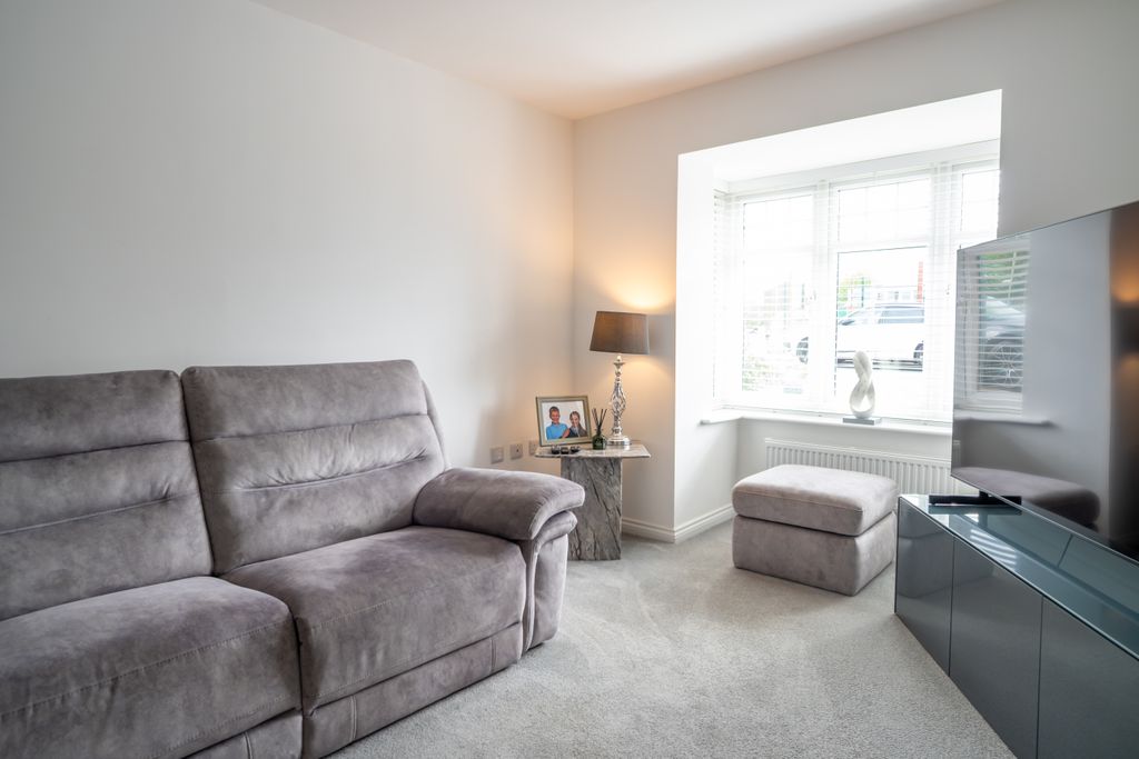 Property photo 3 of 31 32 Clayson12