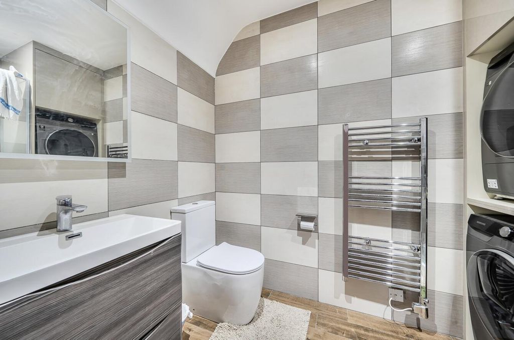 Additional image 13 of 5 bed property for saleCavendish Drive, Edgware HA8