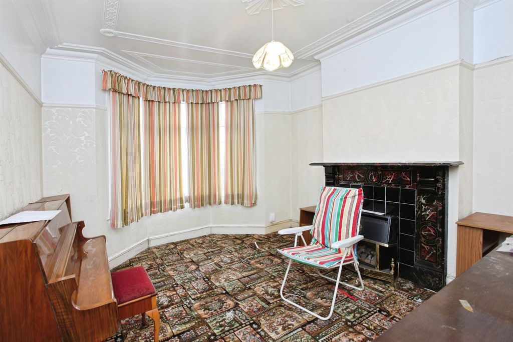 Property photo 2 of 17