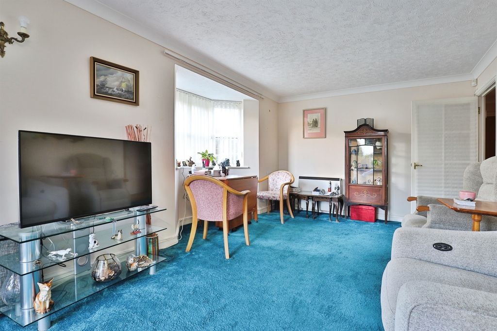 Property photo 2 of 20