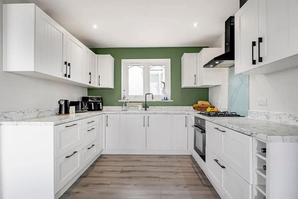 Property photo 3 of 20 Picture 3