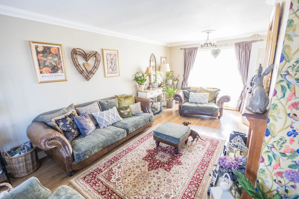 Property photo 2 of 19