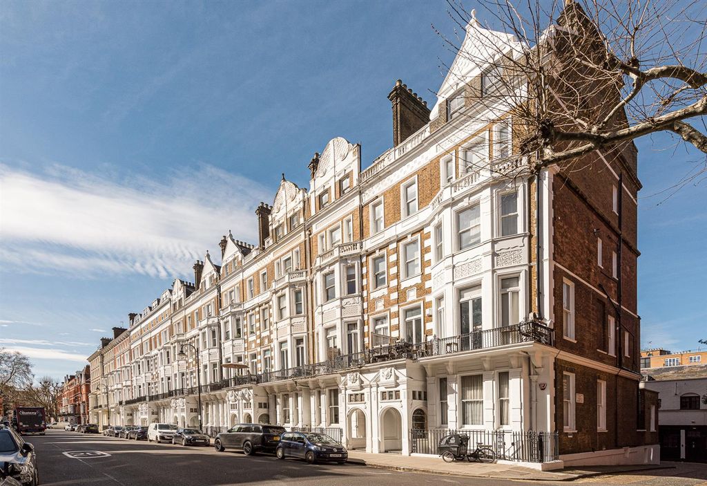Property photo 1 of 11 Beautiful Victorian Building.Jpg