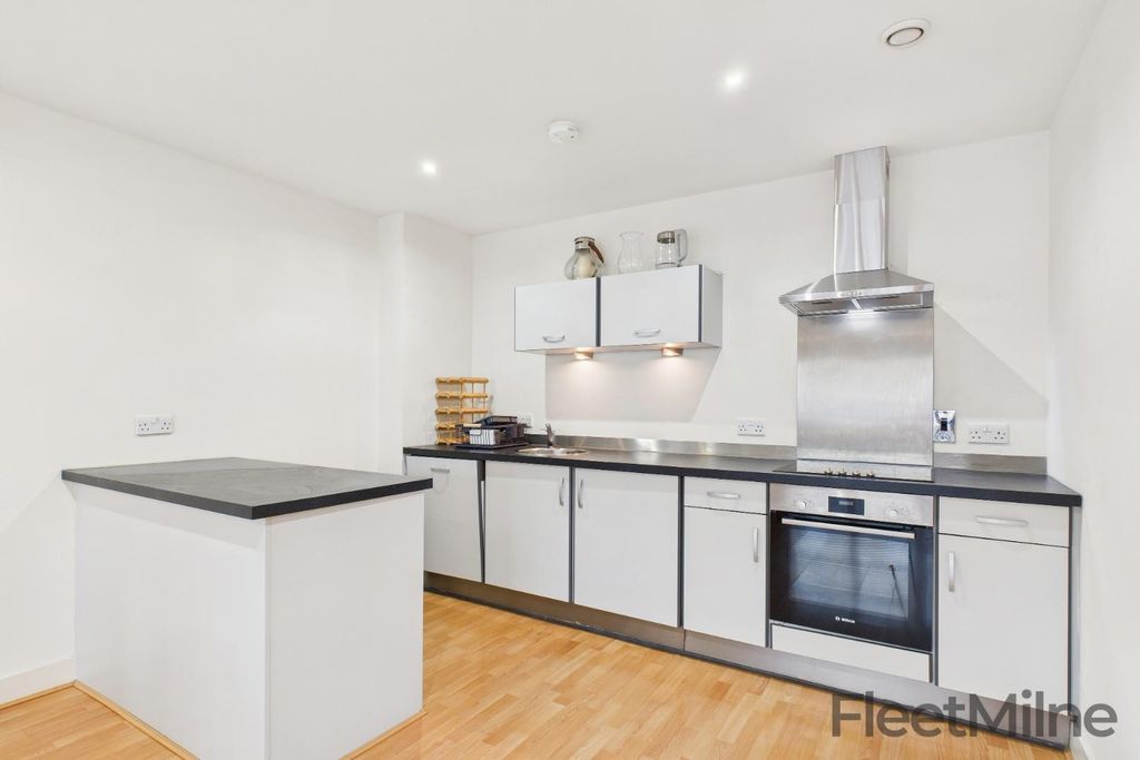 Property photo 3 of 11 Kitchen
