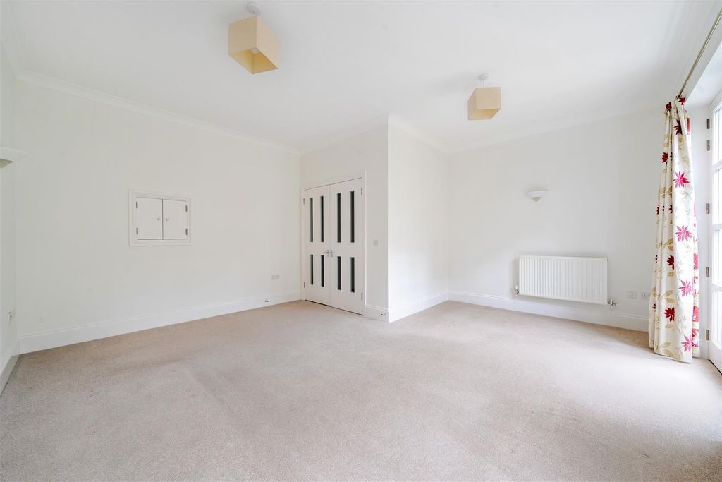 Property photo 2 of 11 Sitting Room