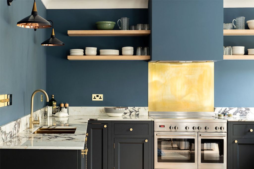 Property photo 3 of 14 Kitchen