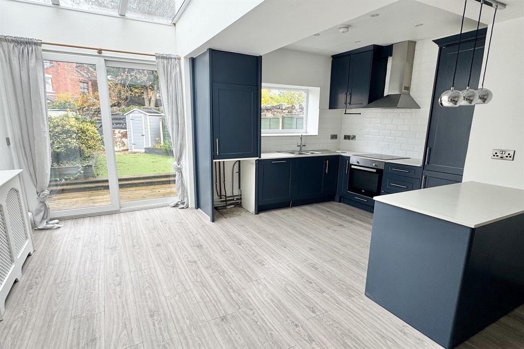 Property photo 3 of 12 Kitchen