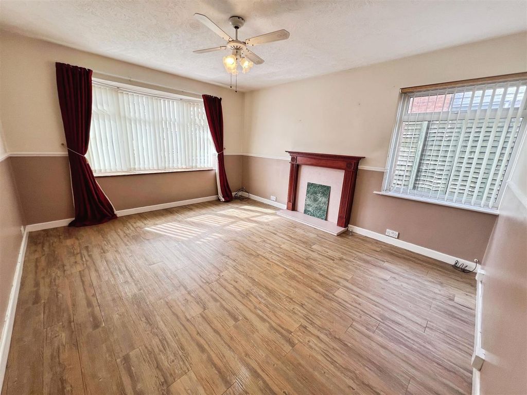 Property photo 3 of 10 Living Room