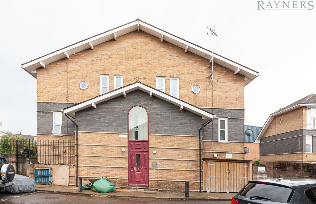 Property photo 2 of 21