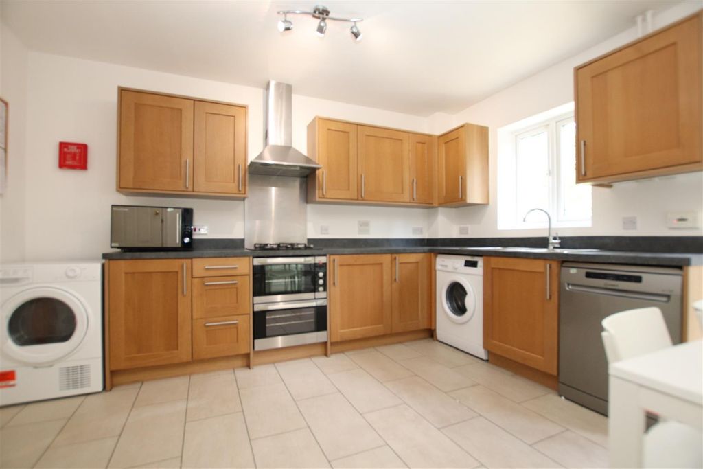 Property photo 3 of 16 Kitchen ii.Jpg