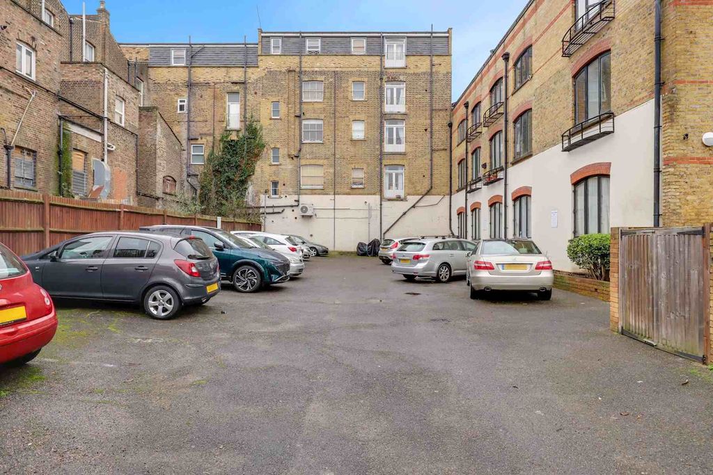 Property photo 2 of 8