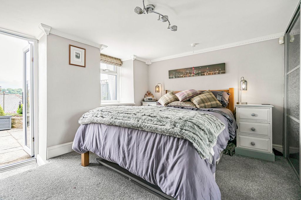 Property photo 3 of 46