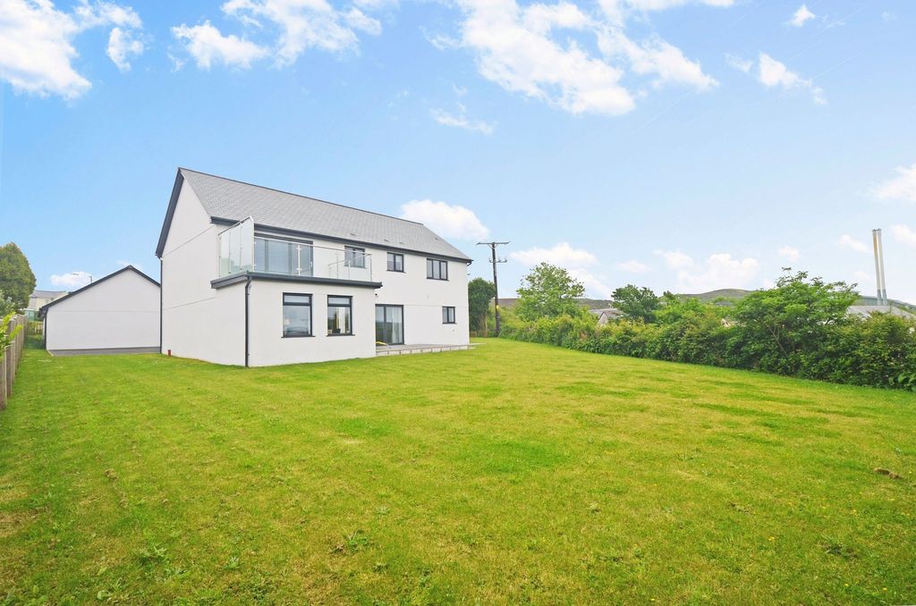 Property photo 3 of 36 Photo 8