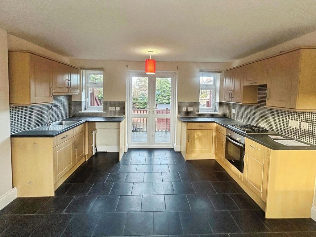 Property photo 2 of 8 Kitchen