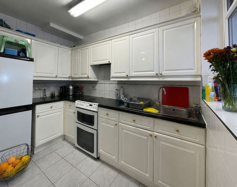 Property photo 2 of 9 Kitchen