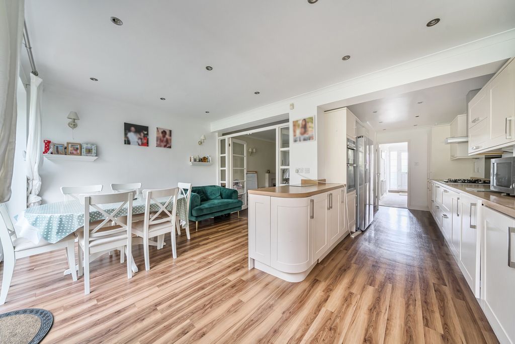 Property photo 2 of 24 Kitchen