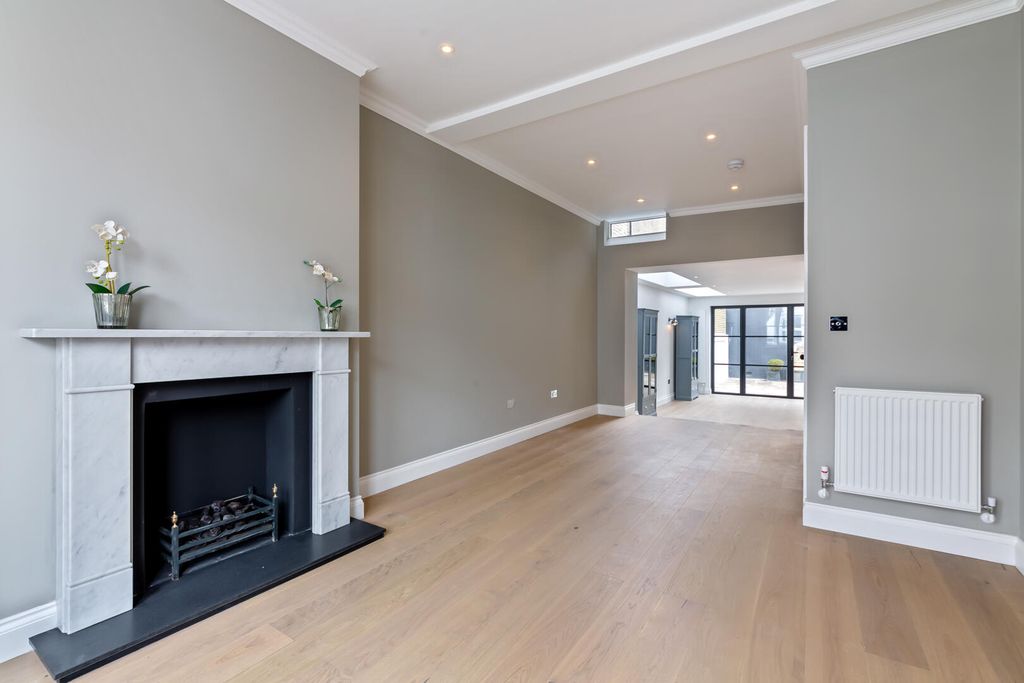 Property photo 3 of 14 Living Room