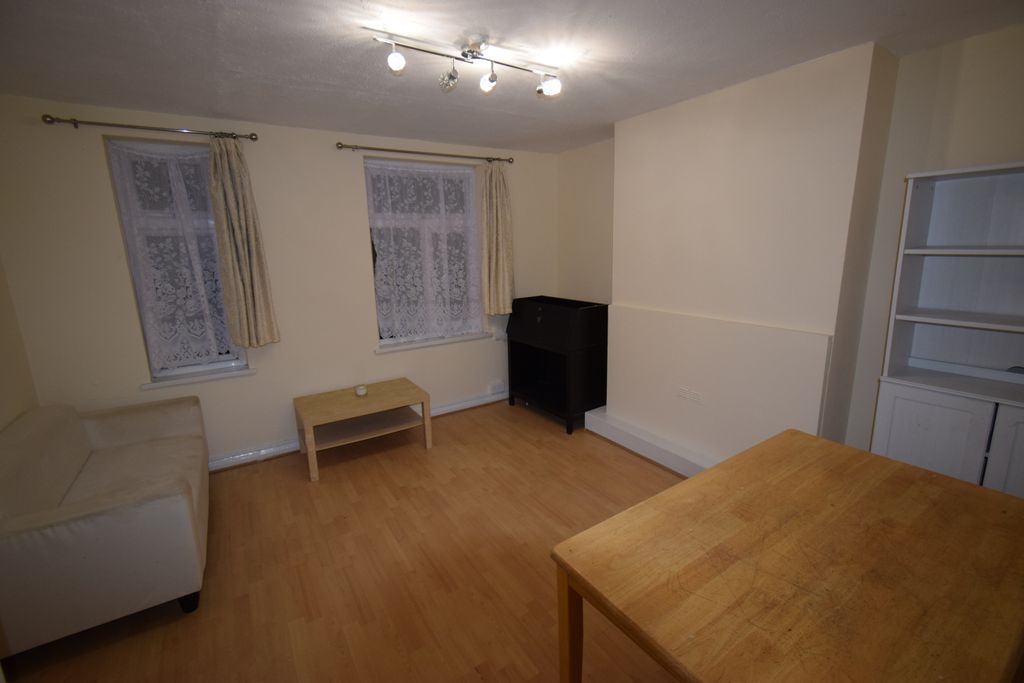 Property photo 1 of 9 Living Room